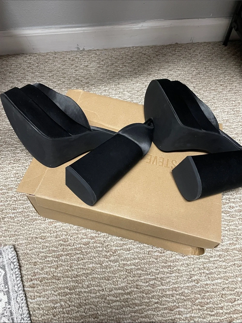 Steve Madden Black Platform Mary Jane Heels with Ankle Strap